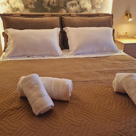 Primrose Apartments Толон Экстерьер фото